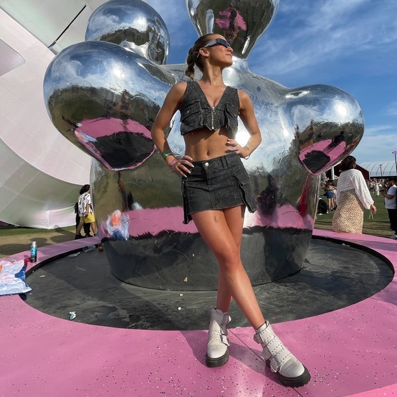 REVICE DENIM OAKLAND CARGO VEST AND MINI SKIRT IN COLOR BLACKOUT - Picture 2 of 4